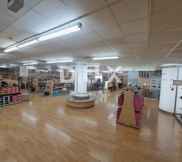 RIJEKA, KORZO - Poslovni prostor na zavidnoj lokaciji, 1100m2