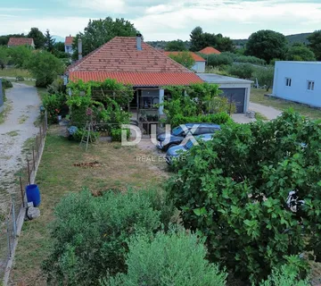 ZADAR, DEBELJAK - Prizemnica s velikom okućnicom! - Debeljak, Sukošan
