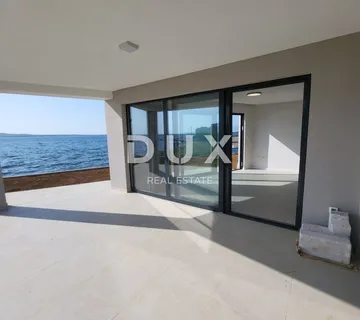 PRIVLAKA, ZADAR - S7 Luksuzna novogradnja u 1. redu do mora