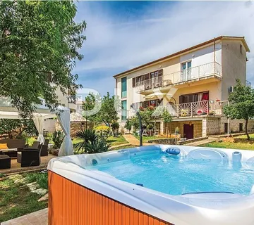 ISTRA, BARBARIGA - Apartmanska kuća nadomak plaža - cover