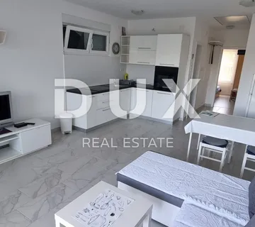 NOVI VINODOLSKI, POVILE - Trosobni klasični stan + tavan, balkon južni, parking, 300m od mora - cover