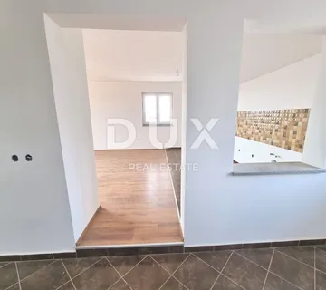 ISTRA, MARČANA - Kuća s garažom na selu roh-bau