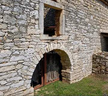 Šišan, Ušići Dvori, kuća, 80 m2, ruševina, građevinski teren - Šišan, Ližnjan