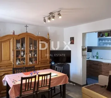 NOVI VINODOLSKI - Kuća u centru, 150m od mora