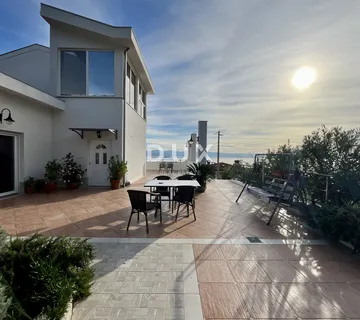 OPATIJA, LOVRAN - Turistički objekt s uređenima apartmanima – 300 m od mora!