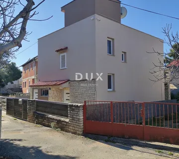 ŠIBENIK, PIROVAC - Kuća s grijanim bazenom blizu mora