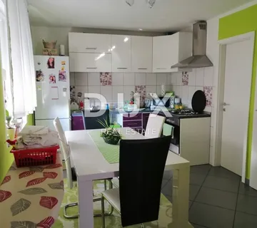 NOVI VINODOLSKI - stan na dobroj poziciji blizu mora