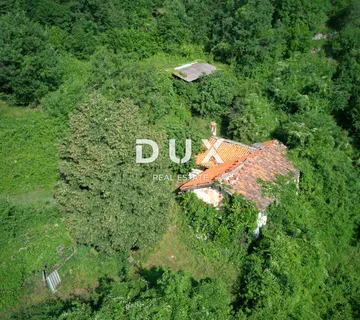 OPATIJA, DOBREĆ - 3 starine s prostranom okućnicom i puno potencijala za uređenje, 4747m2 - Dobreć, Opatija