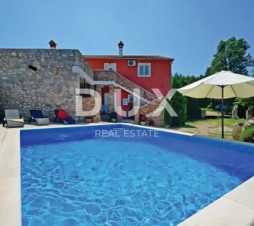 ISTRA, LABIN - Kuća s bazenom na rubu naselja