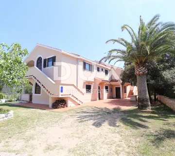 OTOK RAB, SUPETARSKA DRAGA - Apartmanska kuća na odličnoj lokaciji - Supetarska Draga, Rab