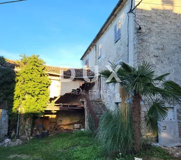 ISTRA, MOTOVUN - Samostojeća starina za adaptaciju