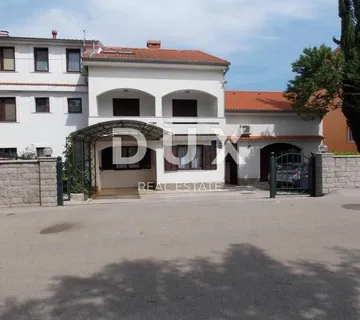 OTOK KRK, MALINSKA - Dvojna kuća sa 7 apartmana - Malinska, Malinska-Dubašnica