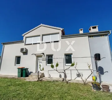 ZADAR, ZEMUNIK DONJI - Predivna kuća s ogromnom okućnicom na mirnom području okružena prirodom!
