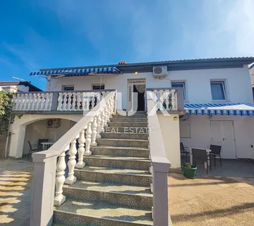 JADRANOVO - Apartmanska kuća s pogledom na more - Jadranovo, Crikvenica