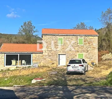ISTRA, CEROVLJE - Kamena kuća s velikom okućnicom