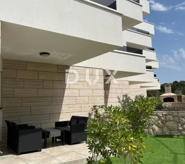 OTOK PAG, NOVALJA - luksuzni apartman u kućicama u nizu NOVOGRADNJA