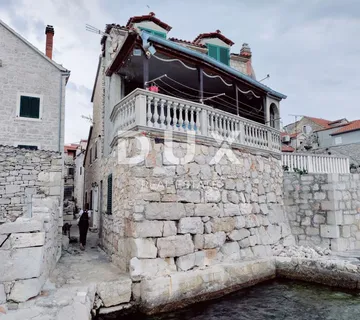 VODICE, PRVIĆ ŠEPURINE - kamena kuća prvi red do mora s panoramskim pogledom na obližnje otoke - Prvić Šepurine, Vodice