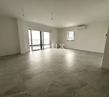 ŠIBENIK, VODICE - NOVOGRADNJA, 120 m od plaže, garaža, ostava, 3 sobe
