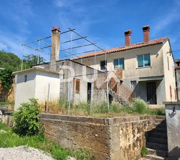 ISTRA, LABIN - Samostojeća kuća za adaptaciju s pogledom na more