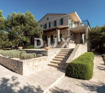 OTOK PAG, LUN - predivna autohtona vila s bazenom i pogledom na more - Lun, Novalja