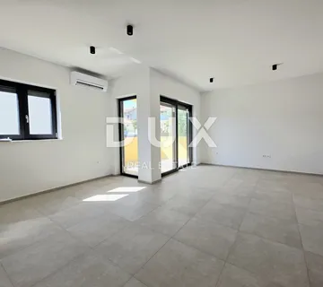 ISTRA, ŠTINJAN - Savršen spoj luksuza i komocije, 2SS+DB stan s privatnom garažom udaljen svega 500m od uređenih plaža i dugih šetnjica uz more - cover