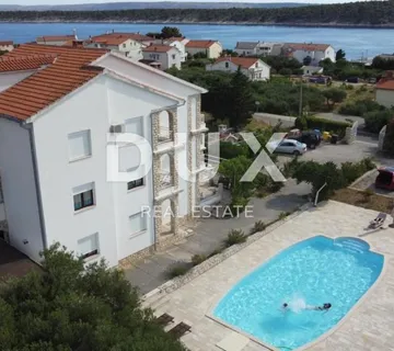 OTOK RAB, BARBAT - vila sa 5 apartmana i bazenom - cover