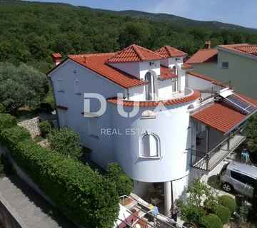 NOVI VINODOLSKI (okolica) - Samostojeća kuća 1. red do mora! - cover