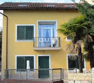 OPATIJA, CENTAR - Dvojna kuća u blizini centra Opatije, 120m2