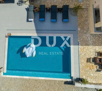 OTOK KRK, KLIMNO - villa 400m2 s 6 apartmana, prekrasnim pogledom na more i bazenom + okoliš 700m2 - Klimno, Dobrinj