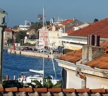 MALI LOŠINJ - dvije samostojeće kuće u strogom centru