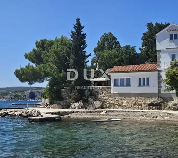 ZADAR, MASLENICA - Posebna kuća u 1. redu do mora! - Maslenica, Jasenice