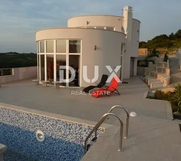 ISTRA, MOMJAN - Dizajnerska vila s panoramskim pogledom! - Momjan, Buje