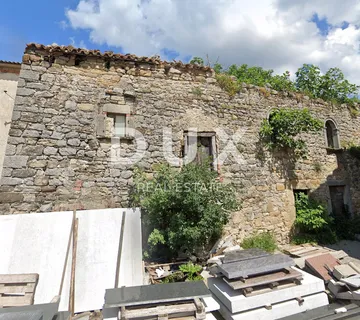 ISTRA, ROČ - Kuća za adaptaciju u centru Roča - Roč, Buzet
