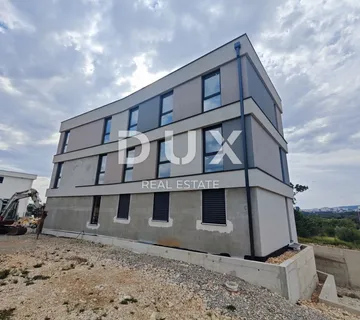 KOSTRENA - Stan u novogradnji na izvrsnoj lokaciji blizu mora! - cover