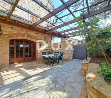 ISTRA, POREČ, VABRIGA - obnovljena kamena kuća s bazenom - cover