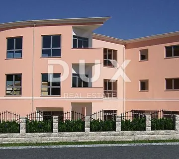 ROVINJ - poslovna zgrada 1472m2 + okoliš 1683m2