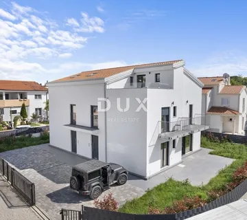 ISTRA, POREČ - Kuća s dvije stambene jedinice u predgrađu