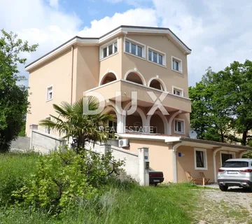 OPATIJA, MATULJI- kuća s 4 stana 550m2 + okoliš 3740m2