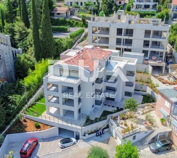 OPATIJA, CENTAR - penthouse u centru Opatije s više terasa, panoramski pogled, garaža, 200 metara od Lungomare