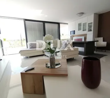 ISTRA, PULA - Luksuzni stan od 200 m2 prvi red do mora!