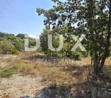 ISTRA, SVETVINČENAT - Građevinsko zemljište na rubu građevinske zone