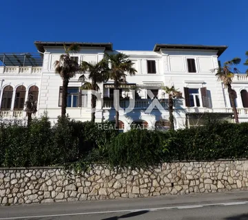 OPATIJA, CENTAR - DVA STANA 96 m2 + POMOĆNA ZGRADA U DVORIŠTU!!! PRILIKA!!!
