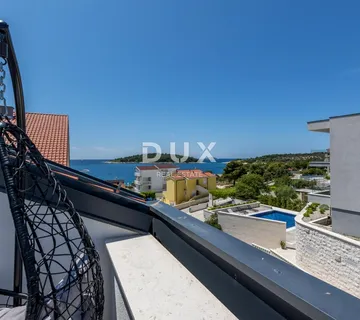 DALMACIJA, ROGOZNICA – Dva namještena stana s pogledom na more, 90 m od mora - Zečevo Rogozničko, Rogoznica