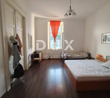RIJEKA, MLAKA - Prostrani 3SKL s balkonom u kvalitetnoj zgradi