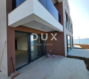 PRIVLAKA, ZADAR - S3 Luksuzna novogradnja u 1. redu do mora - cover