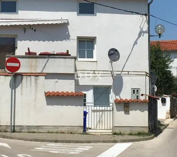 MEDULIN, ISTRA - PRILIKA! Kamena kuća u centru grada - cover