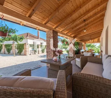 SUKOŠAN, DEBELJAK - kuća za odmor sa bazenom  - cover