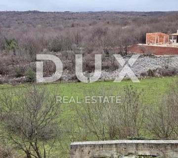 OTOK KRK, GARICA - građevinsko zemljište 3.058 m2 za stambenu zgradu / stanove / apartmane / obiteljsku kuću / villu s bazenom!!! PRILIKA!!! - cover