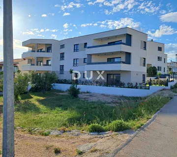 ŠIBENIK, VODICE – Stan na drugom katu s terasom i 2 parkinga - cover