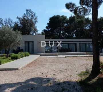 Istra, Rovinj, kuća s 4SS+DB, 160 m², okućnica, 400m od mora